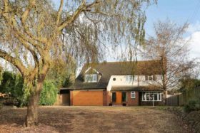 5 bedroom Detached f...